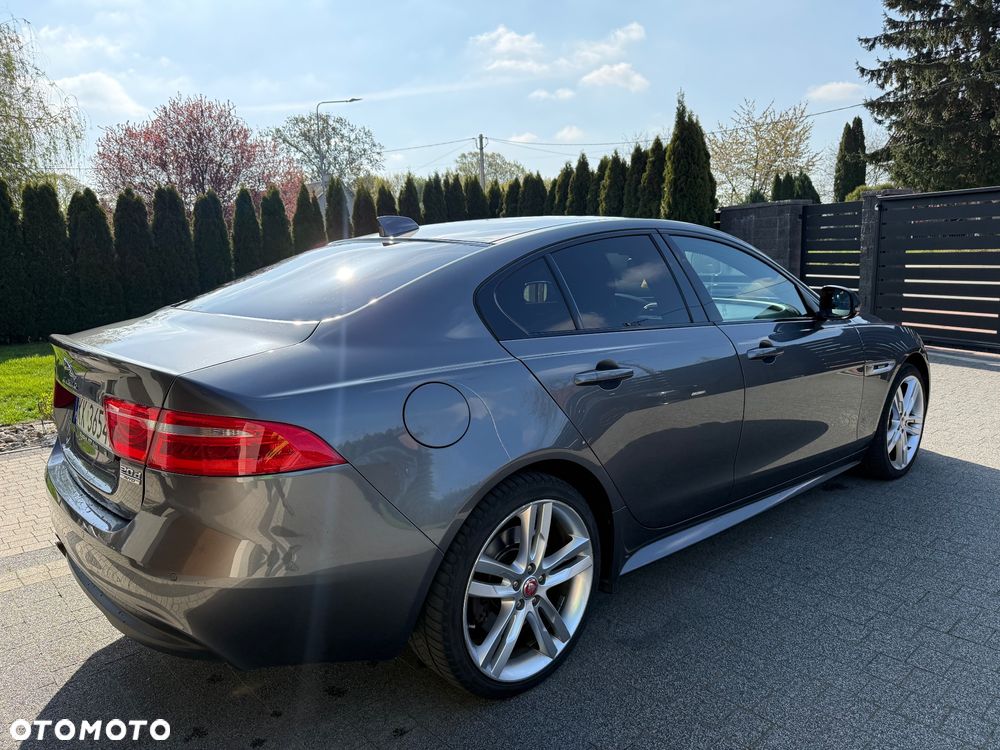 Jaguar XE 20d AWD R-Sport - 12