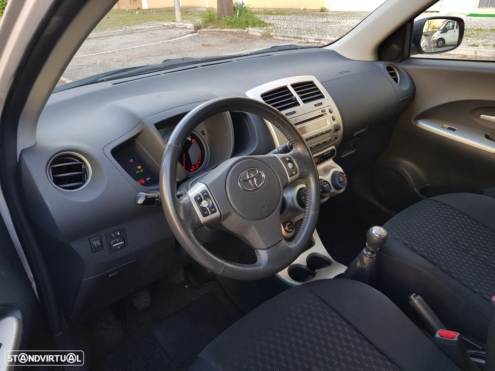 Toyota Urban Cruiser 1.33 VVT-i Sol - 42