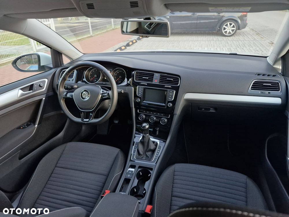 Volkswagen Golf - 6