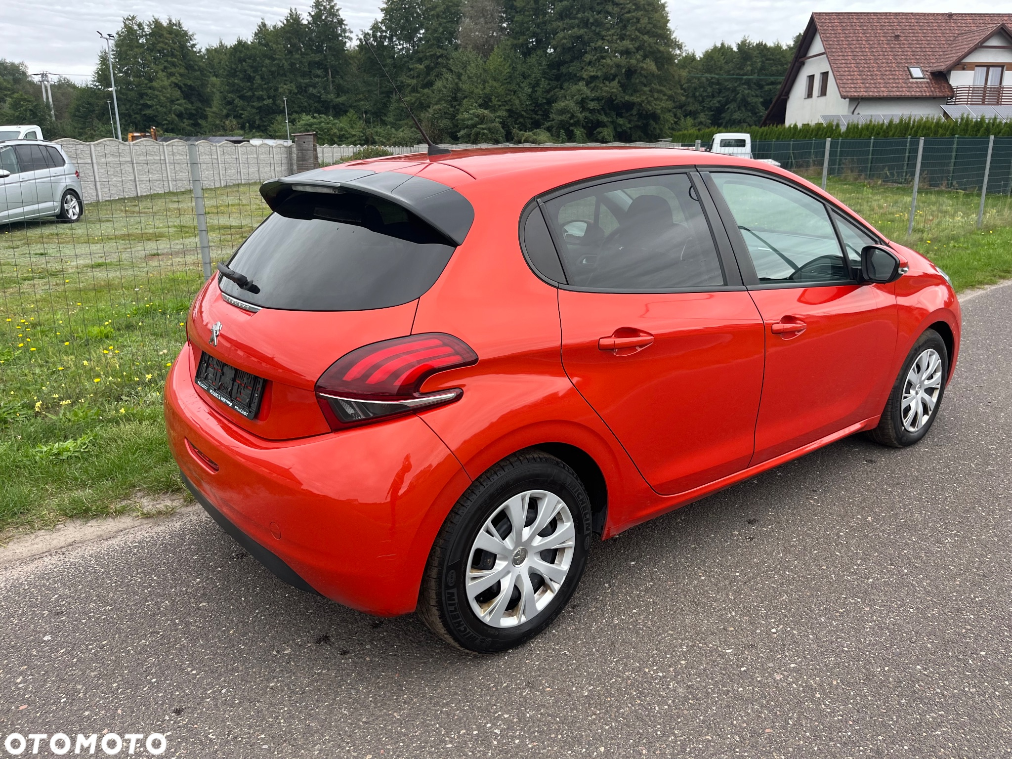 Peugeot 208 1.6 BlueHDi Allure S&S - 3