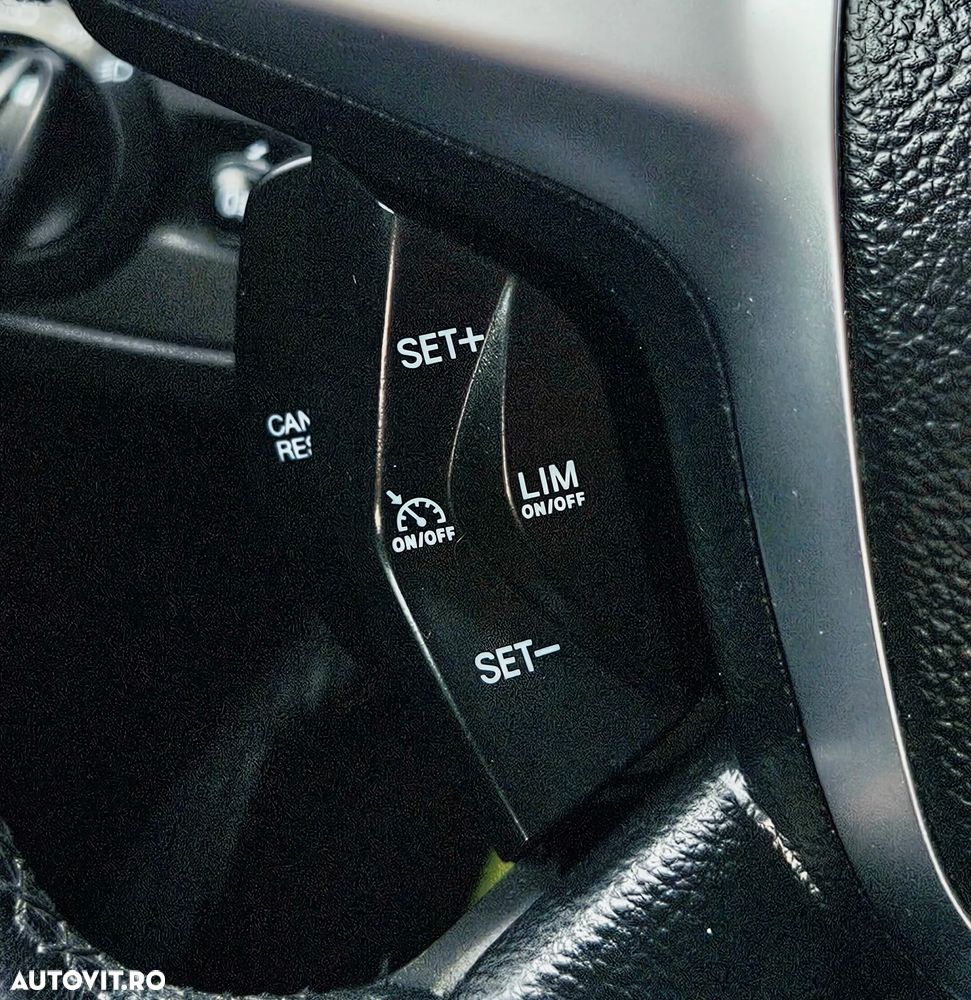 Ford Kuga - 24