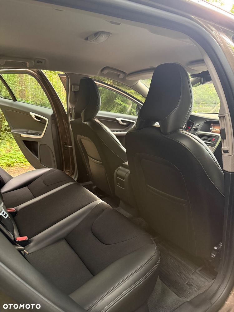 Volvo V60 Cross Country - 13