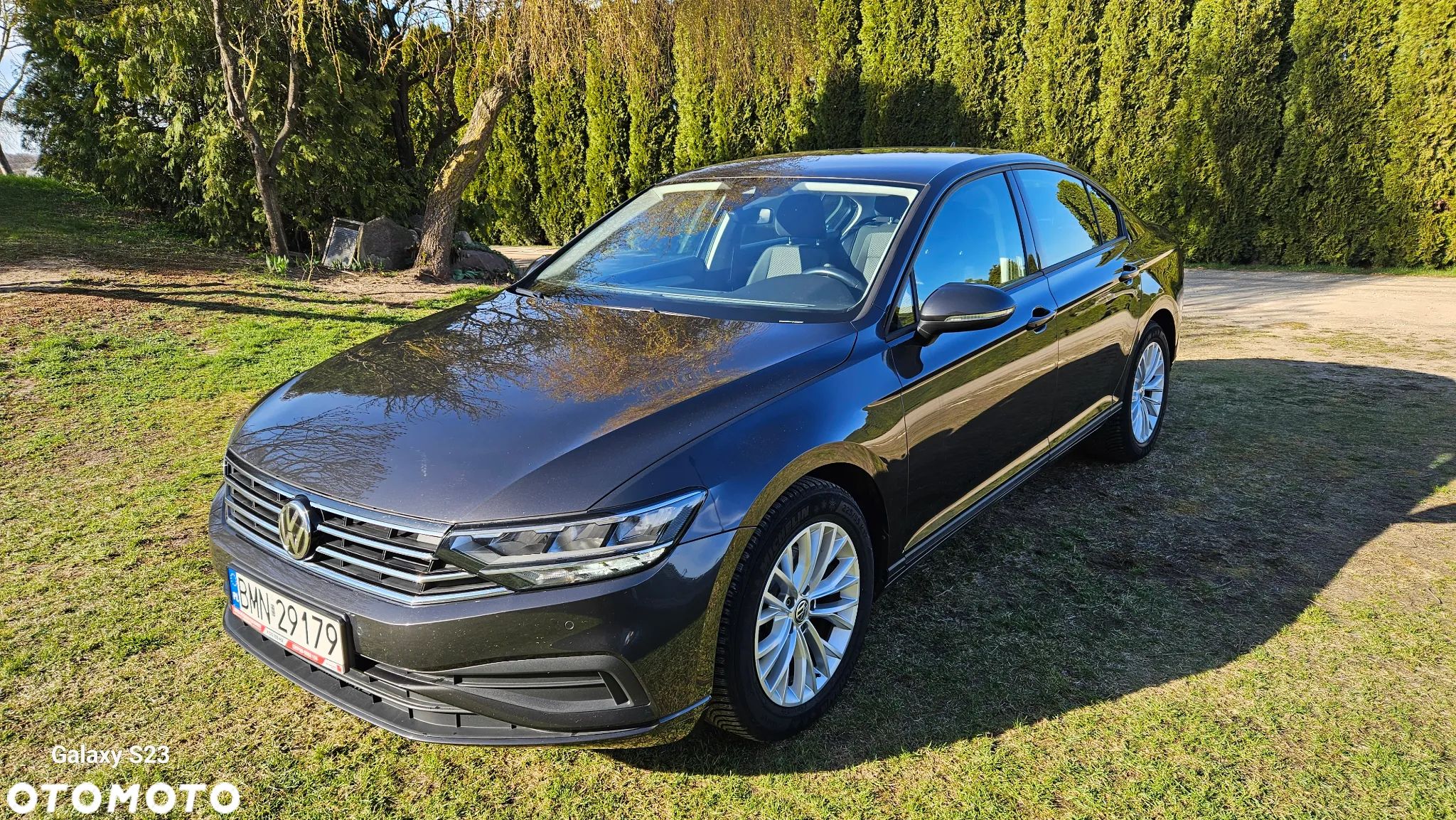 Volkswagen Passat - 1