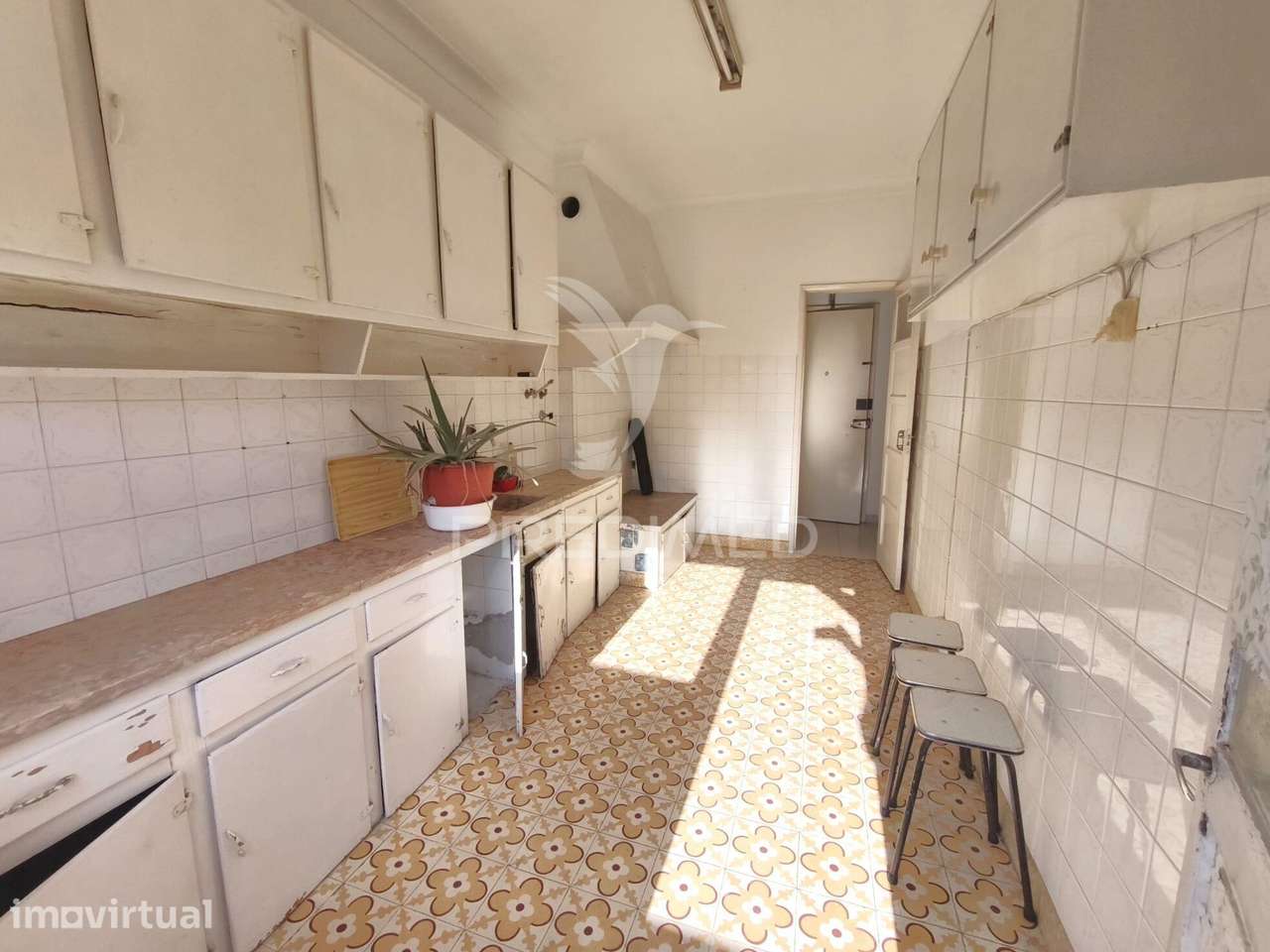 Apartamento T3 com enorme potencial na Cova da Piedade - Grande imagem: 3/20