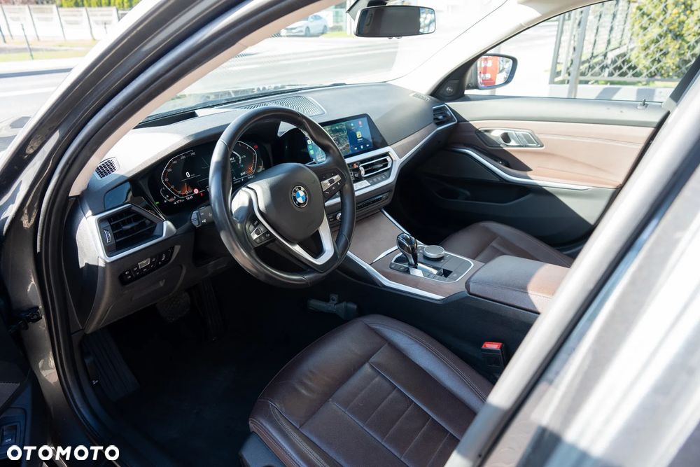 BMW Seria 3 330i Sport Line - 9
