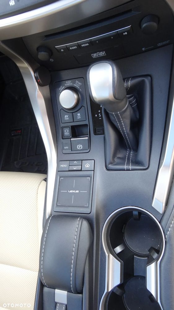 Lexus NX 300h Prestige AWD - 28