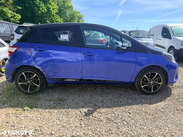 Toyota Yaris Hybrid 100 Selection Platinum - 21