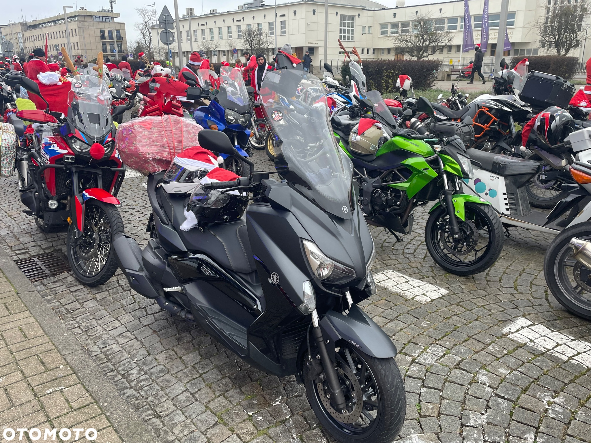 Yamaha X-max - 4