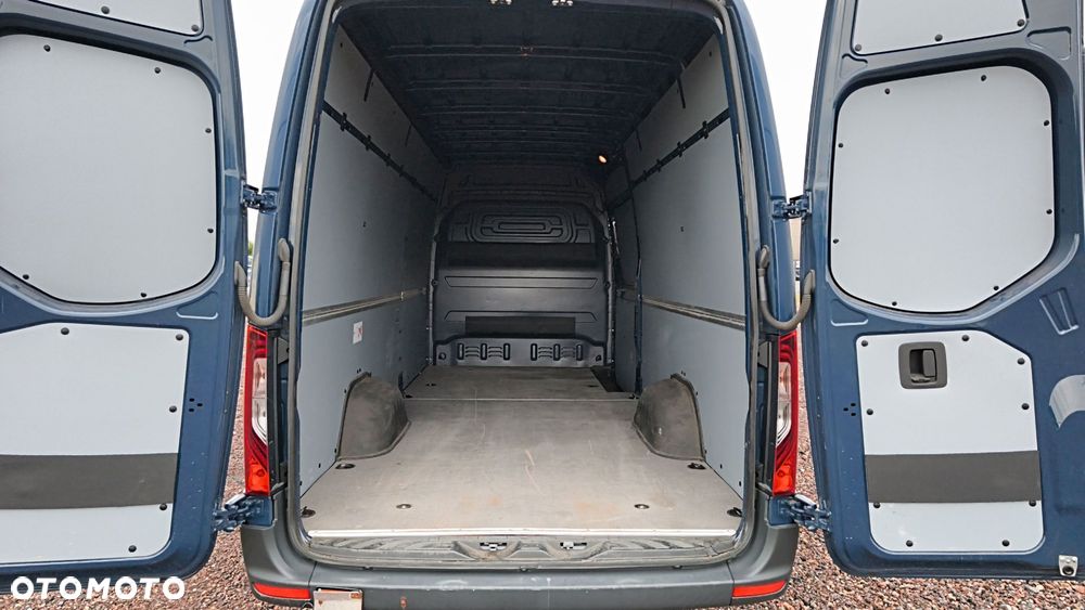 Mercedes-Benz Sprinter - 12