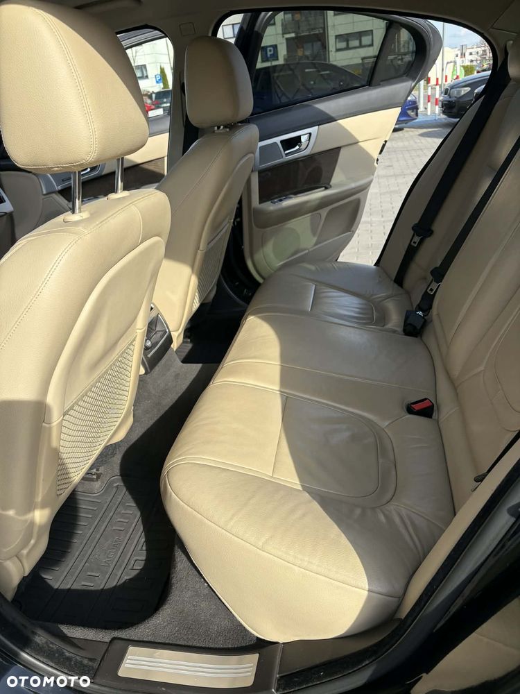 Jaguar XF 2.2 D Premium Luxury - 12