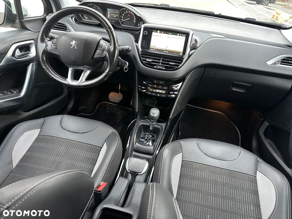 Peugeot 2008 PureTech 110 GPF EAT6 Black Edition - 3