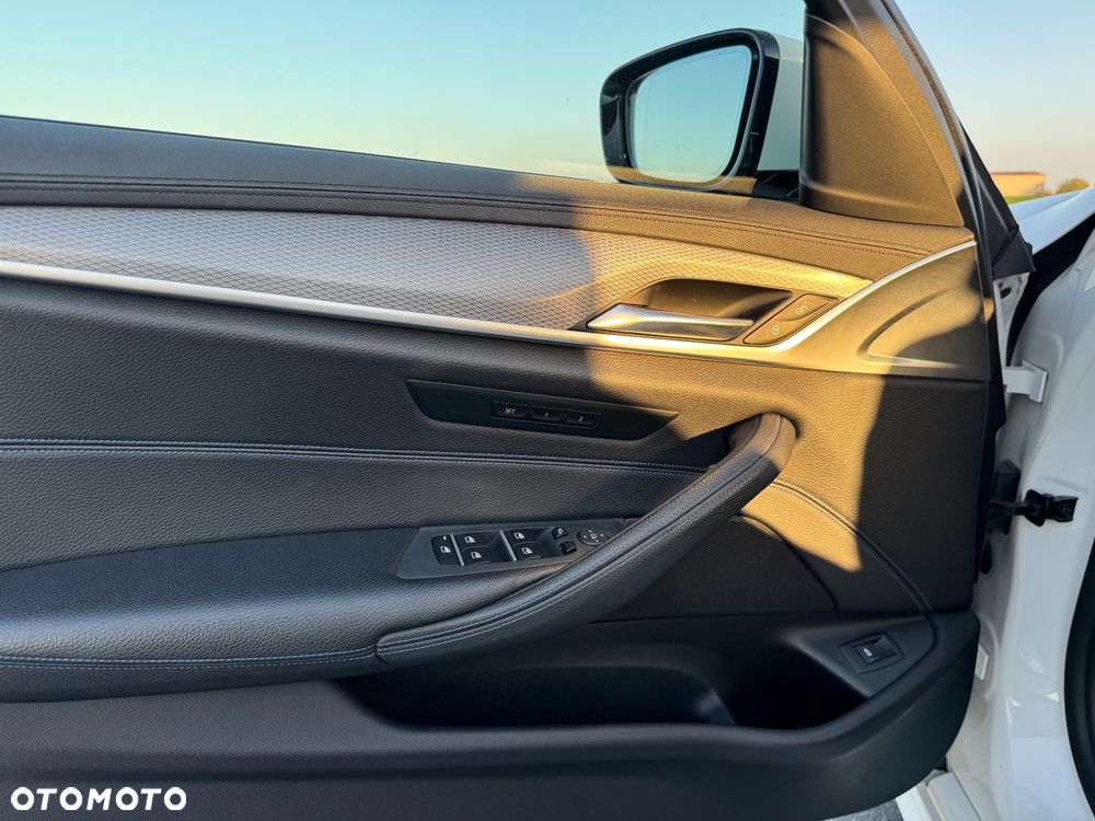 BMW Seria 5 520d xDrive M Sport sport - 30
