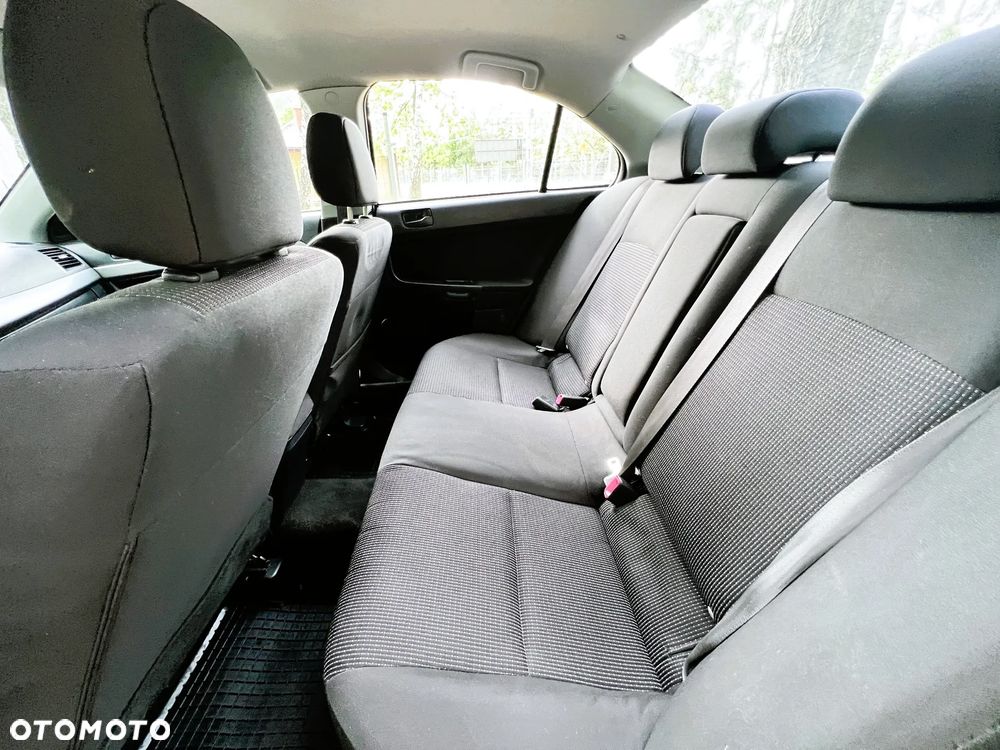 Mitsubishi Lancer - 8