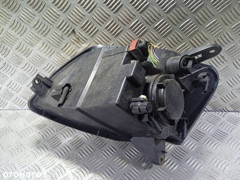 LAMPA PRAWA PRZEDNIA PEUGEOT PARTNER - 2