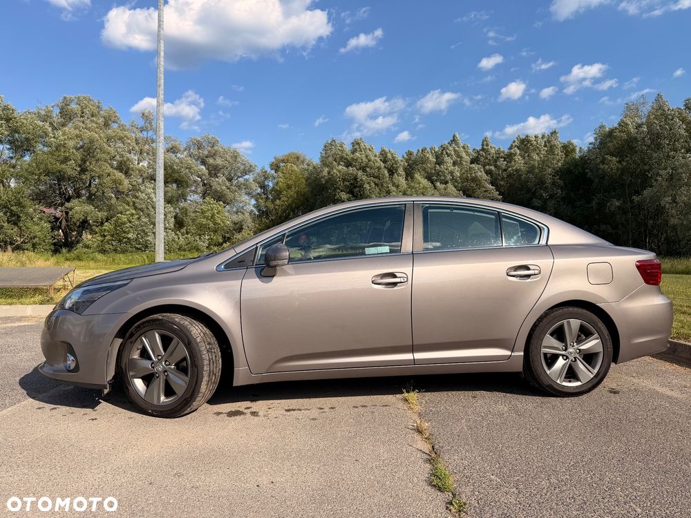 Toyota Avensis 2.0 Premium MS - 12
