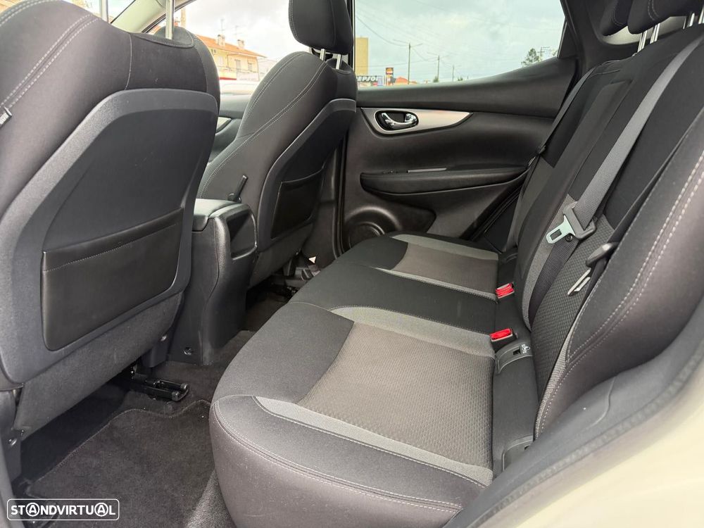 Nissan Qashqai 1.5 dCi N-Connecta J18+Led - 10