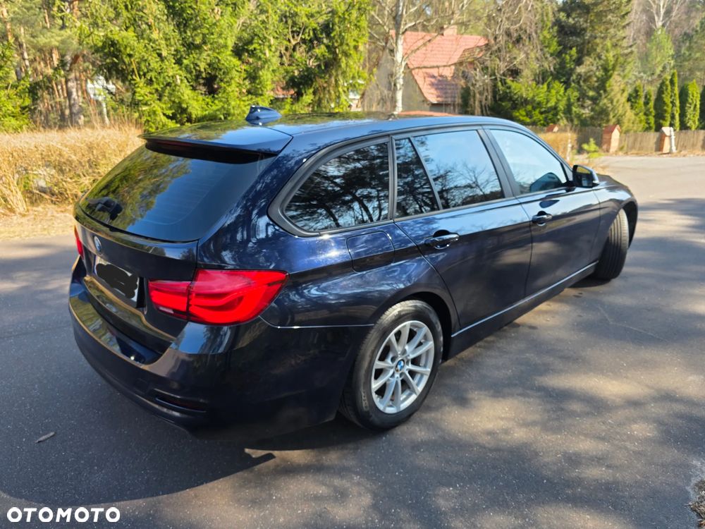 BMW Seria 3 320d Touring - 9
