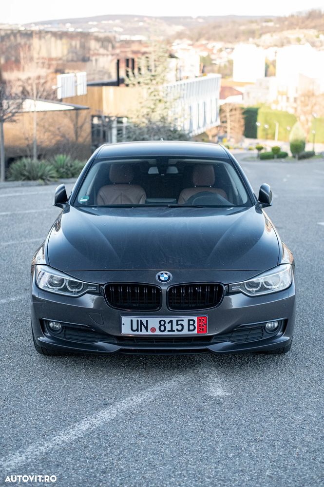 BMW Seria 3 320d Aut. - 29