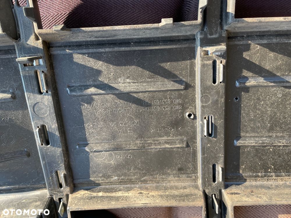 Grill atrapa Audi A4  B9 8W0853651. - 6
