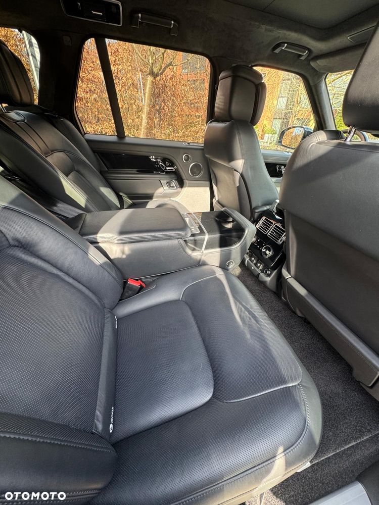 Land Rover Range Rover D300 Autobiography - 6