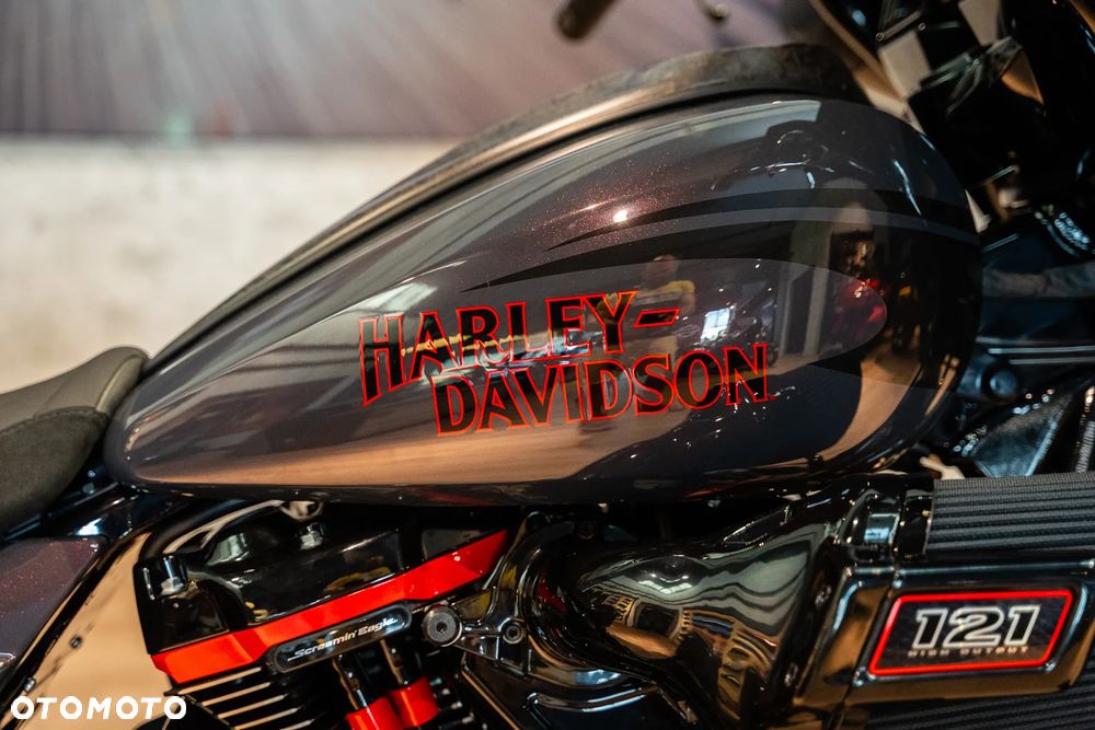 Harley-Davidson CVO Street Glide - 28