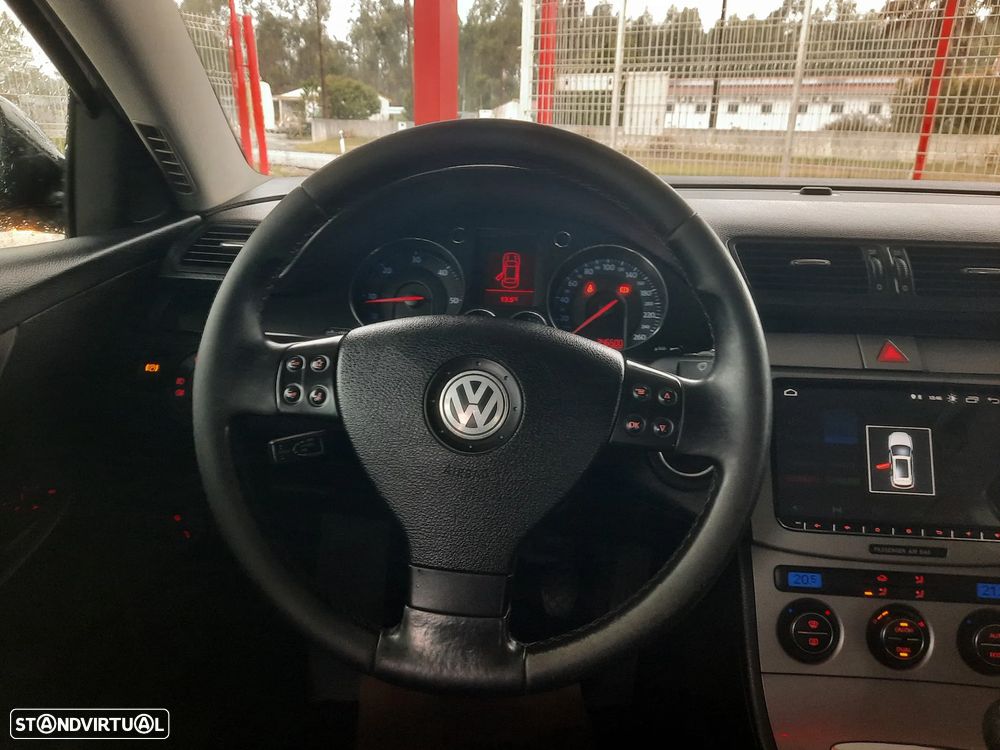 VW Passat Variant 2.0 TDi Confortline - 27