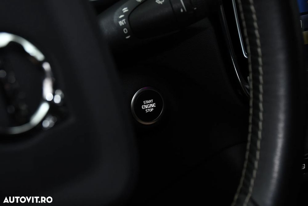 Volvo XC 40 D4 AWD Geartronic R-Design - 27
