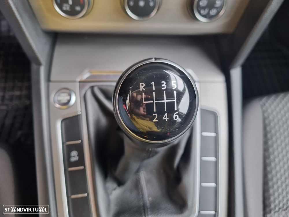 VW Passat Variant 1.6 TDI BlueMotion - 30