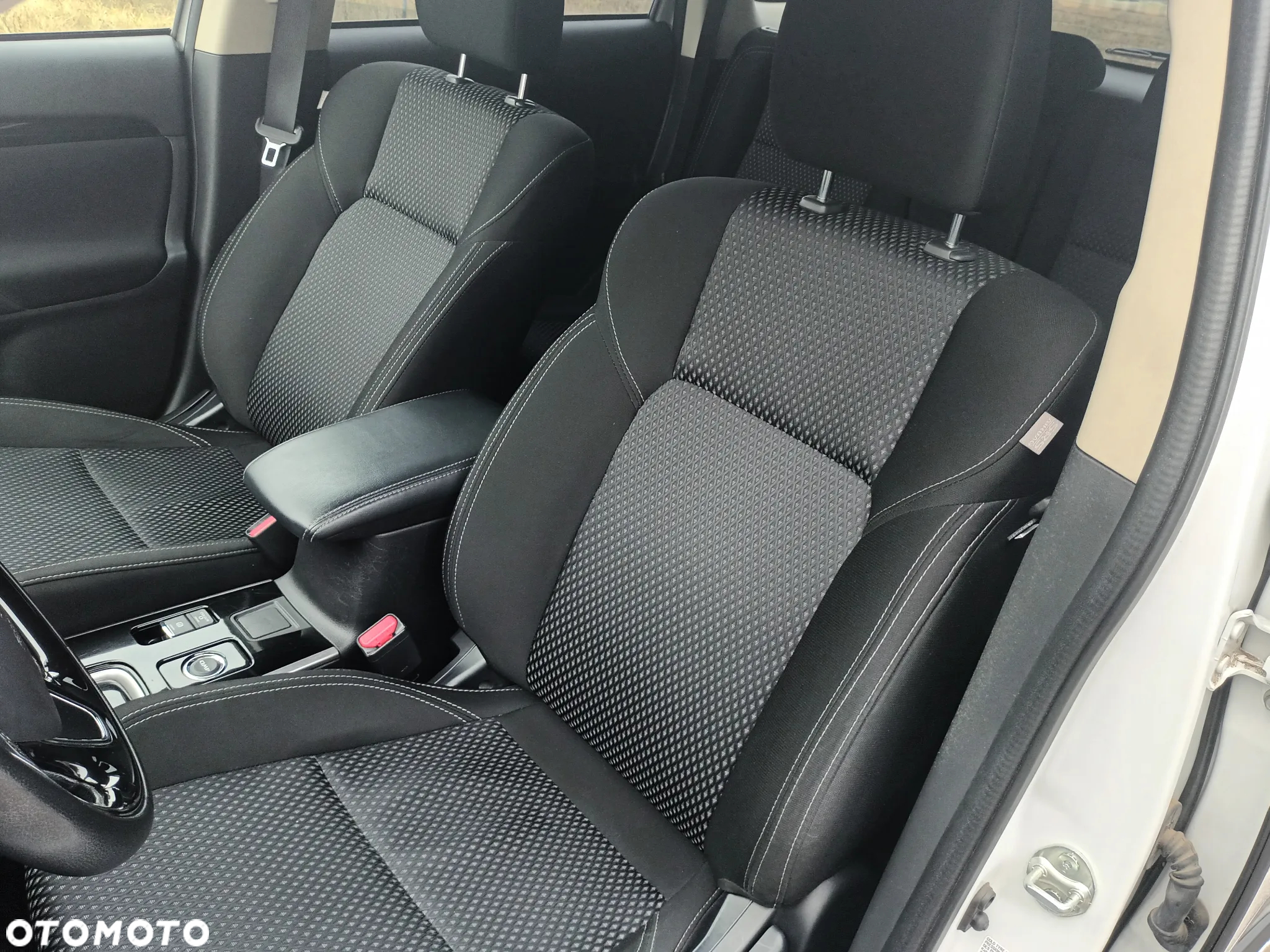 Mitsubishi Outlander 2.0 Intense Comfort 4WD CVT - 24