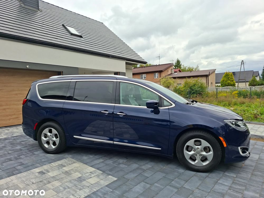 Chrysler Pacifica - 5