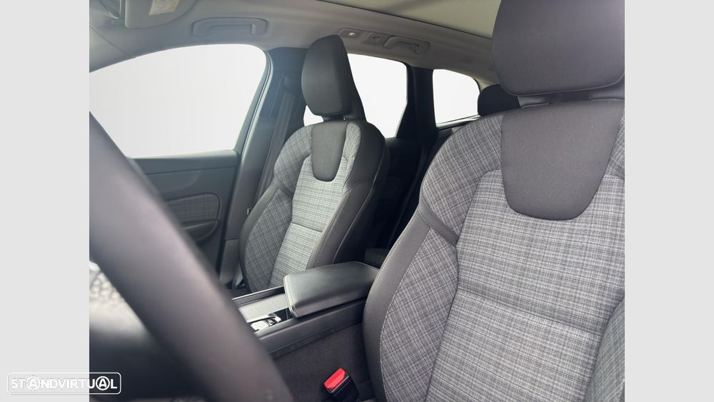 Volvo XC 60 2.0 T6 PHEV Core AWD - 12