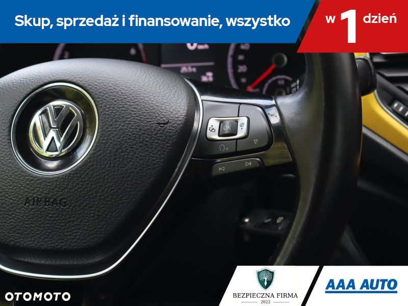 Volkswagen T-Roc - 17