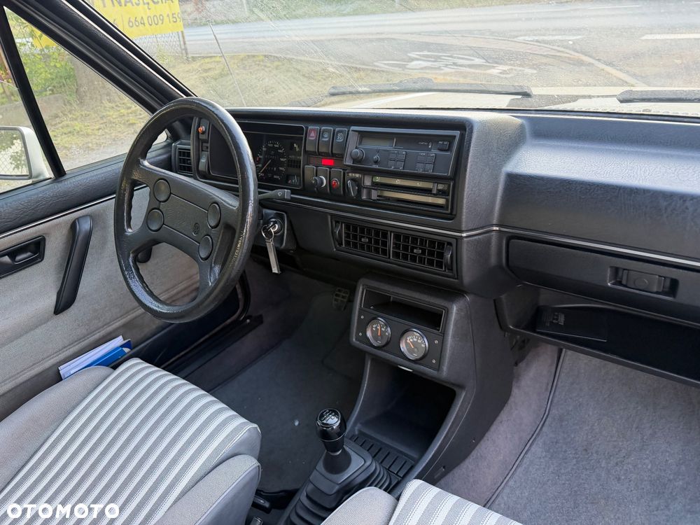 Volkswagen Jetta - 24