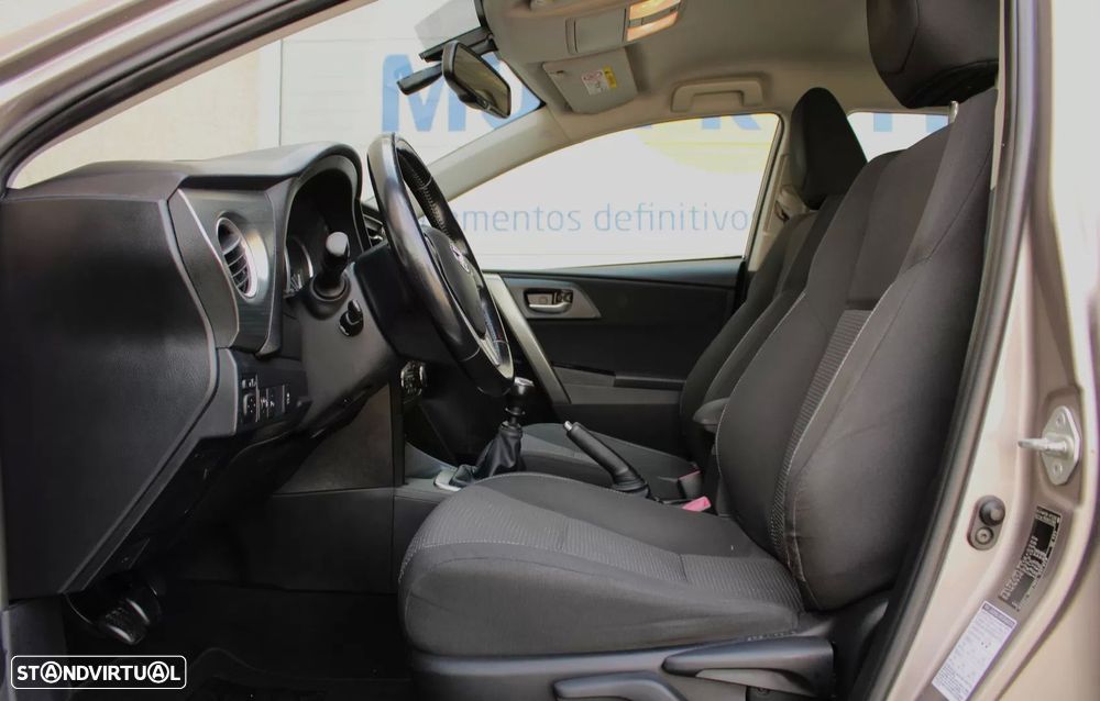 Toyota Auris 1.4 D-4D Exclusive+Navi - 16