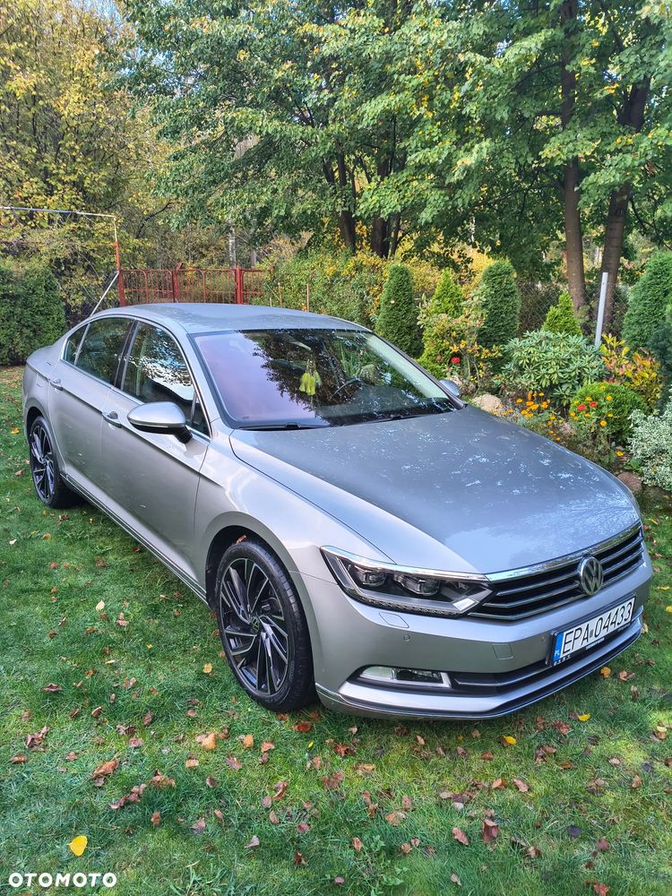 Volkswagen Passat - 1