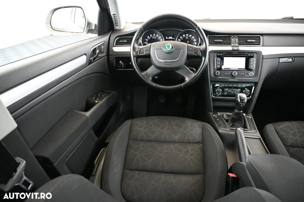 Skoda Superb 2.0 TDI Ambition - 23