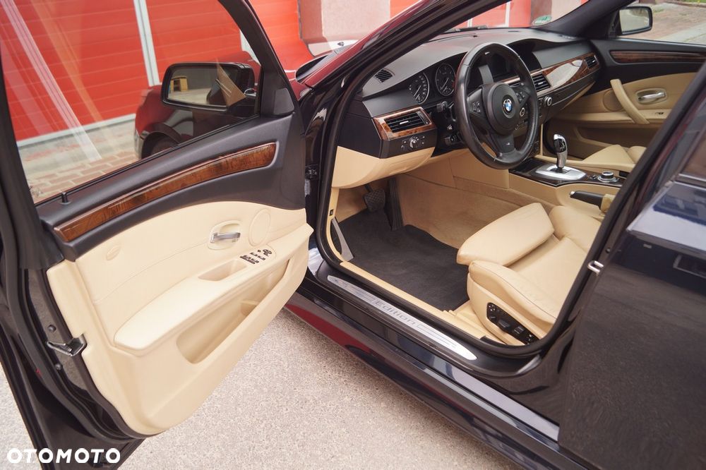 BMW Seria 5 525d Edition Sport - 16