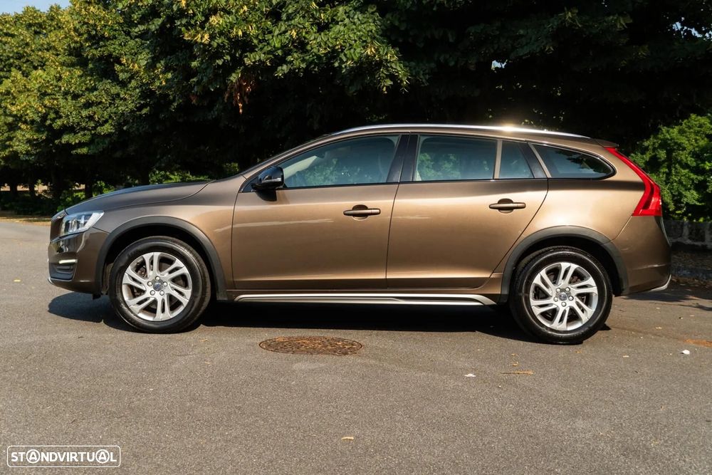 Volvo V60 Cross Country 2.0 D3 Momentum - 33