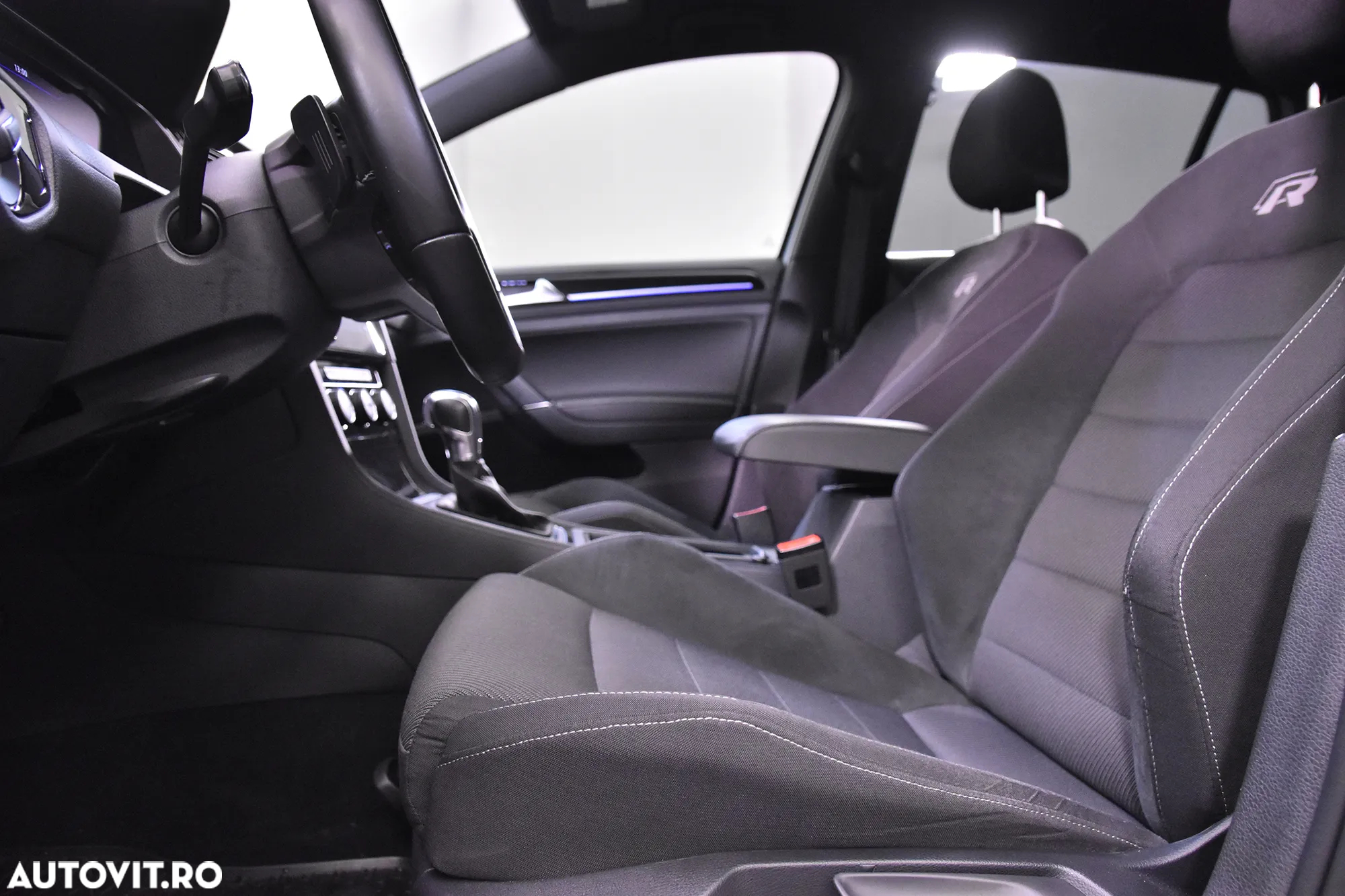 Volkswagen Golf 2.0 TSI DSG R - 29