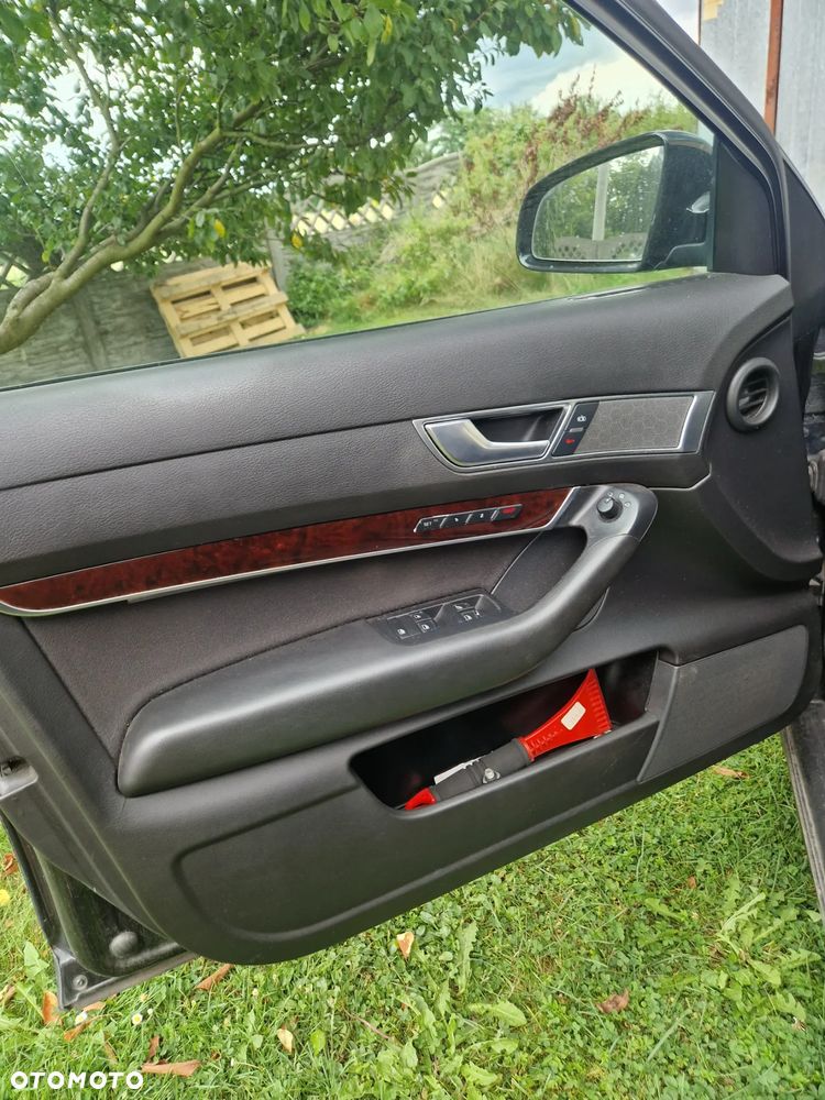 Audi A6 Limousine 2.4 - 8