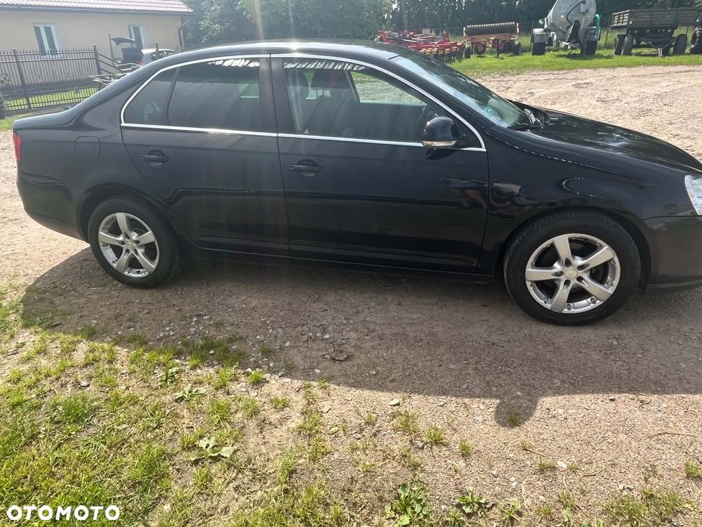 Volkswagen Jetta - 3
