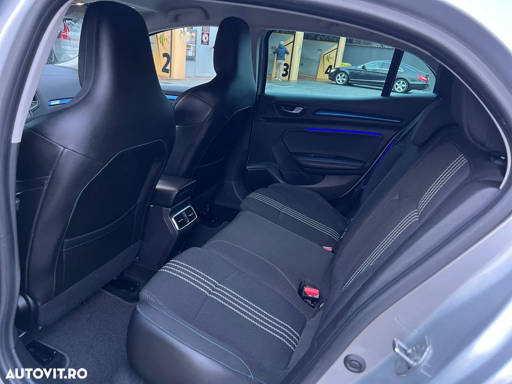 Renault Megane ENERGY TCe 205 EDC GT - 22