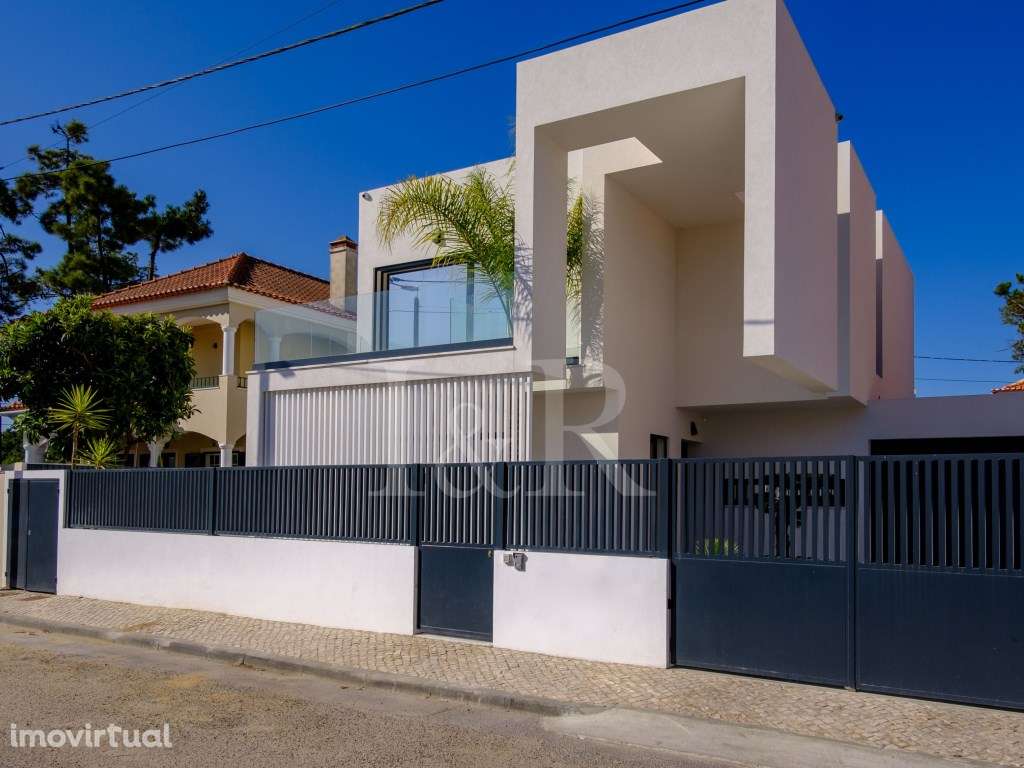 Moradia T4 com terraços e piscina na Aroeira, Almada - Grande imagem: 3/31