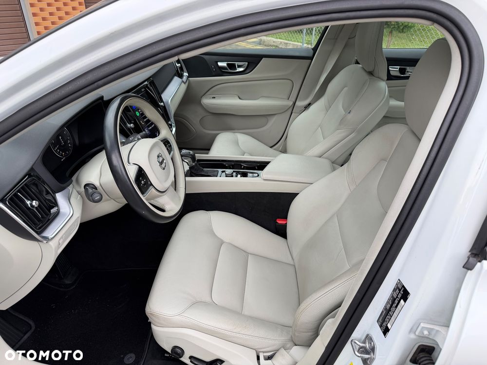 Volvo S60 T5 Momentum Pro - 17