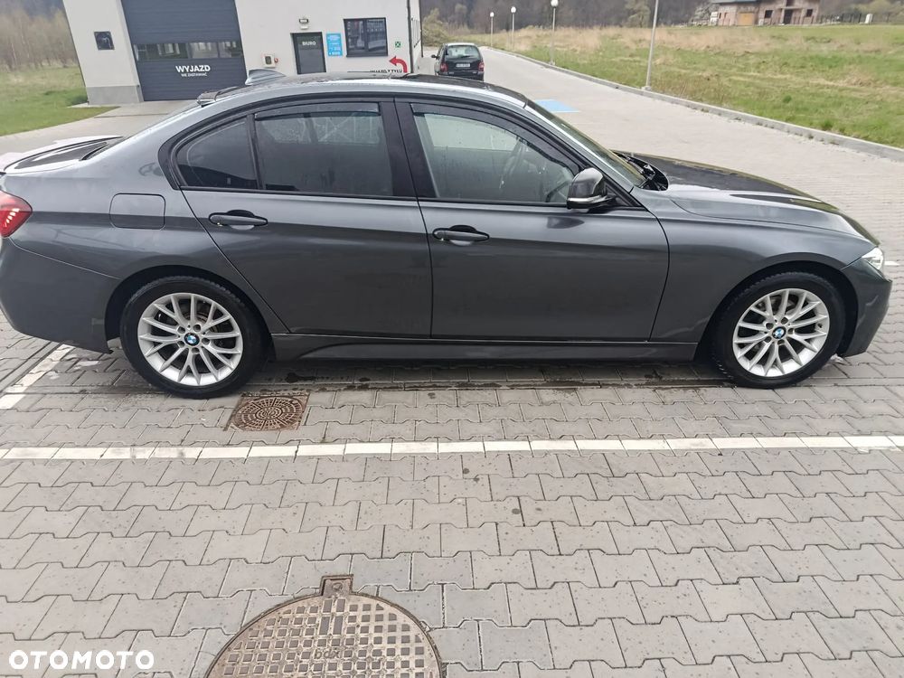 BMW Seria 3 328i - 3