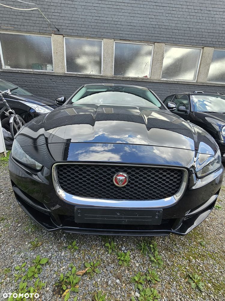 Jaguar XE - 2