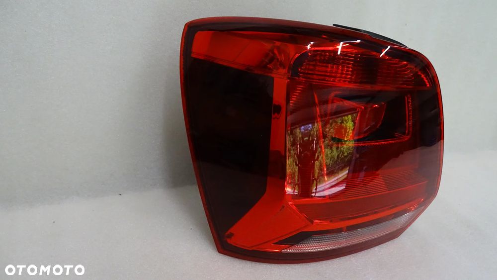 VW POLO 6C0 LIFT - lampa tylna lewa - 2