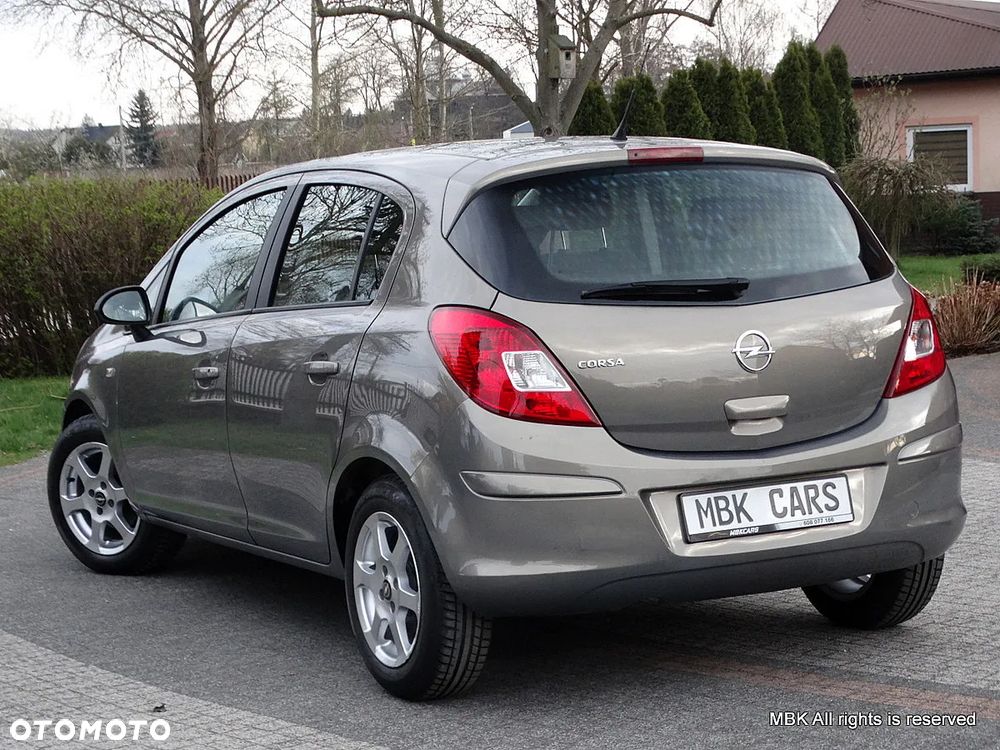 Opel Corsa 1.4 16V Cosmo - 15
