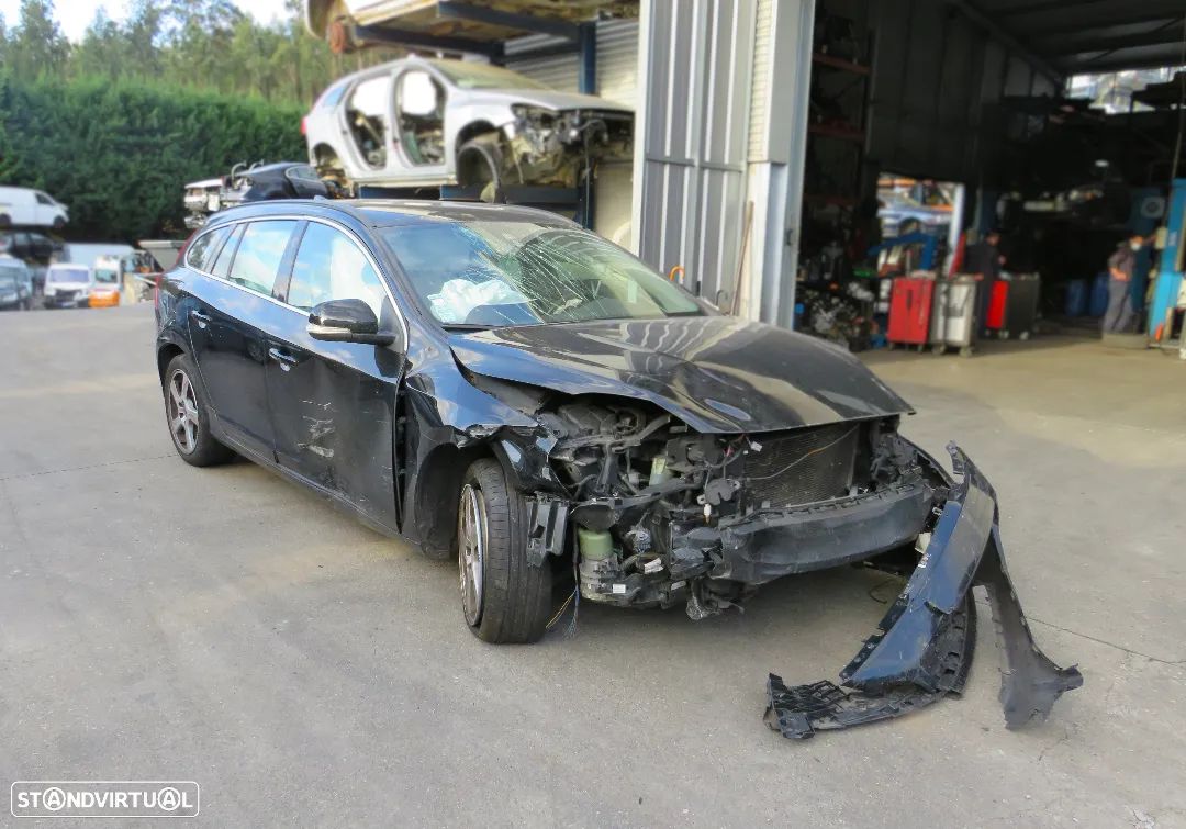 VOLVO V60 2.0 D3 (163Cv) 2011 - Peças Usadas (7605) - 1