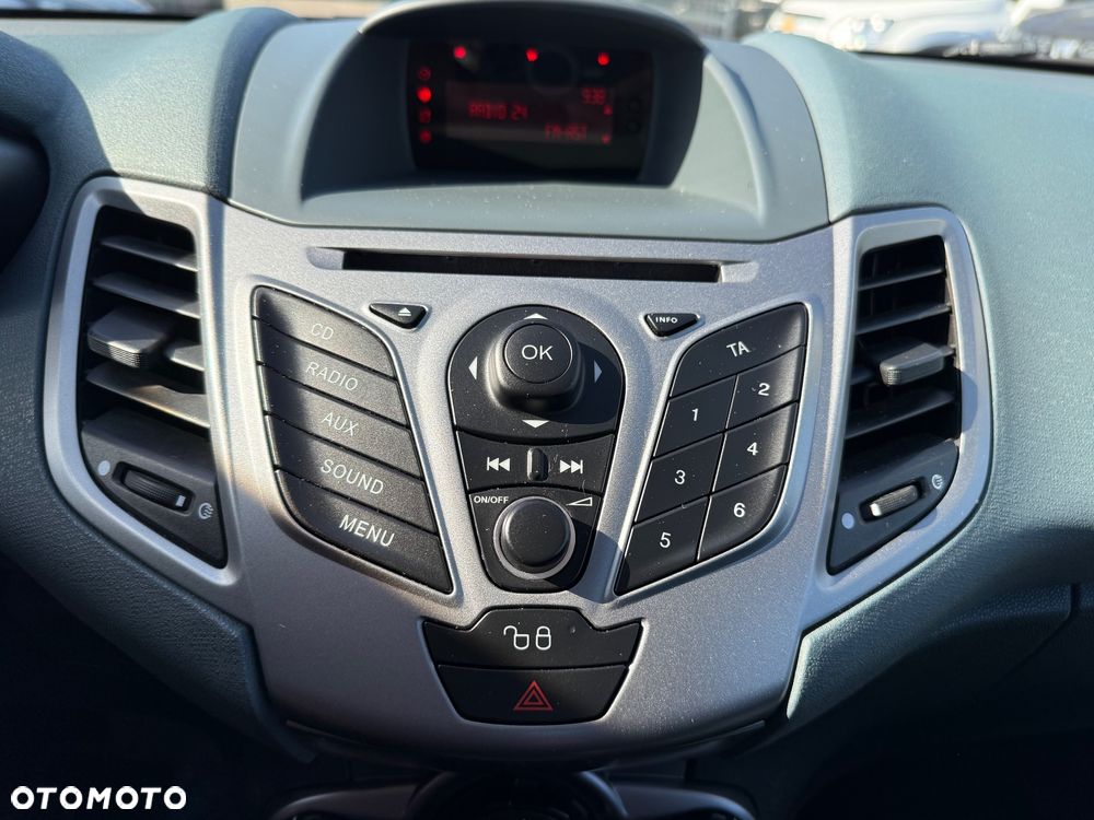 Ford Fiesta 1.4 Autom Ghia - 25